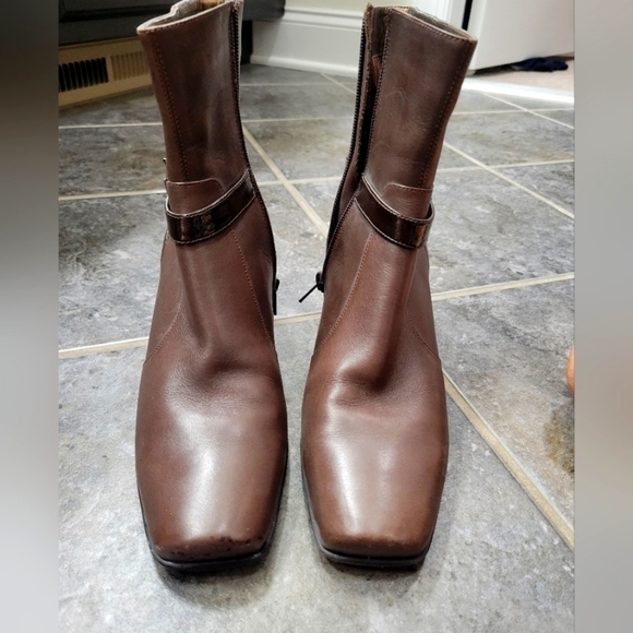 Kenneth Cole Reaction Brown Boots with Heels - Picture 2 of 6